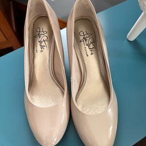 Life Stride Women's Elegant Nude Color Heels